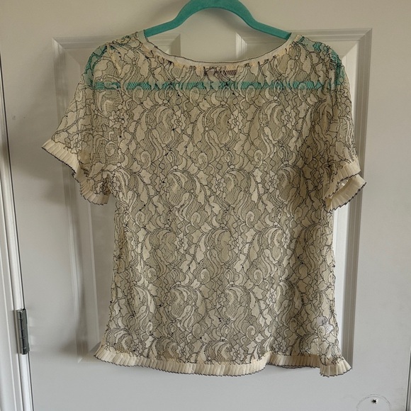 LOFT Beige Lace Blouse with Black Accents Size Medium - Picture 5 of 7